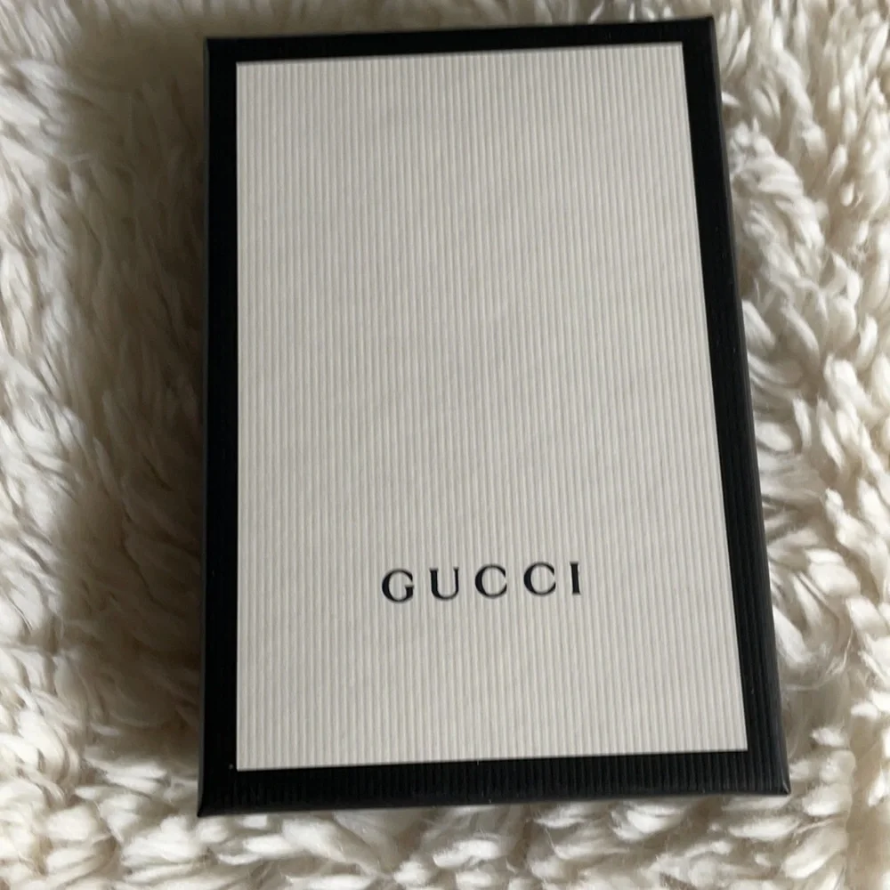 - NWT Gucci Zumi Burgundy Leather Card Holder Wallet Metal GG Logo 570679 …